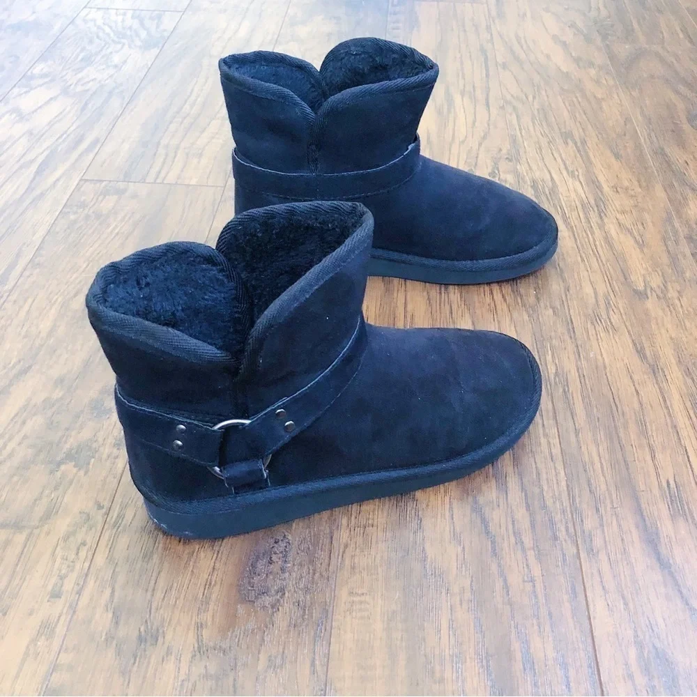 Arizona • faux shearling ankle booties black suede fur harness short low Y2K